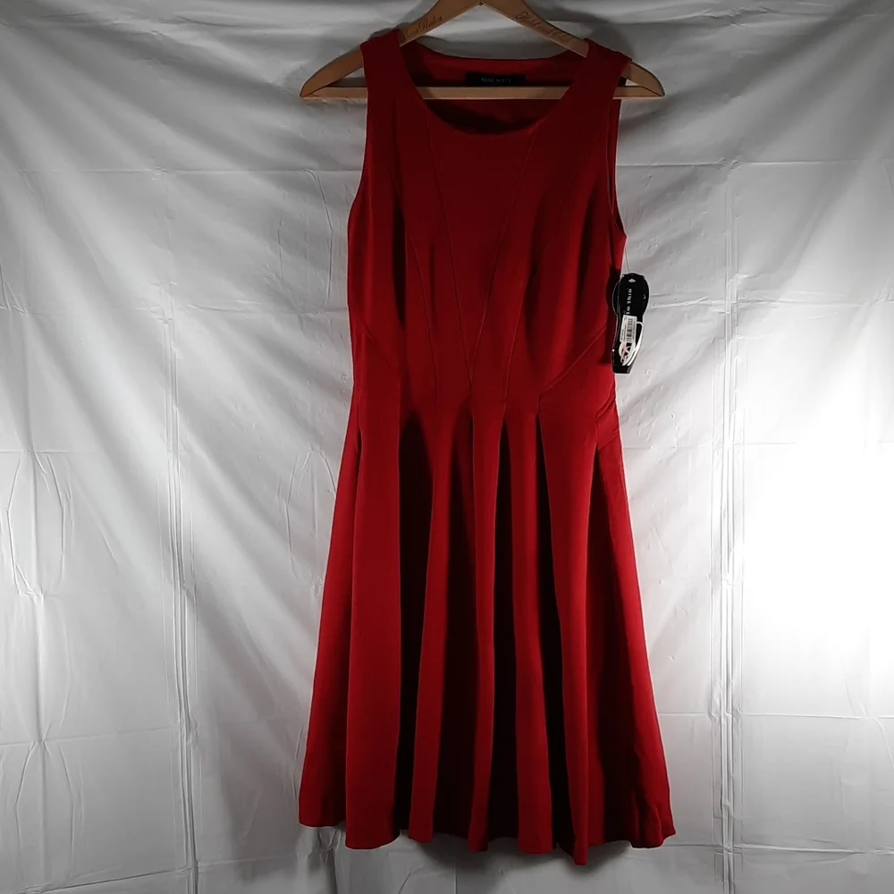NWT NINE WEST Red slvless dress SZ 4 - Picture 1 of 12